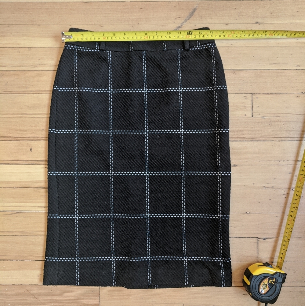 Le Chateau Pencil Skirt - Picture 4 of 5